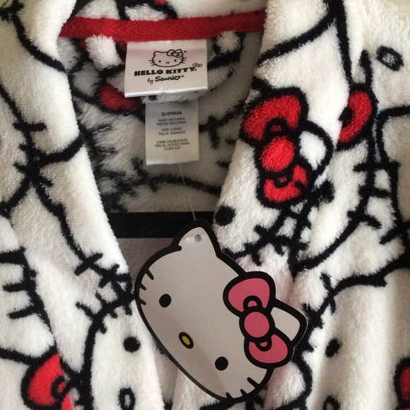 Hello Kitty Fleece Robe - Picture 2 of 4